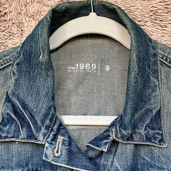 1969 Gap vintage jean jacket (circa 2009) with suede elbow patches - Picture 2 of 7